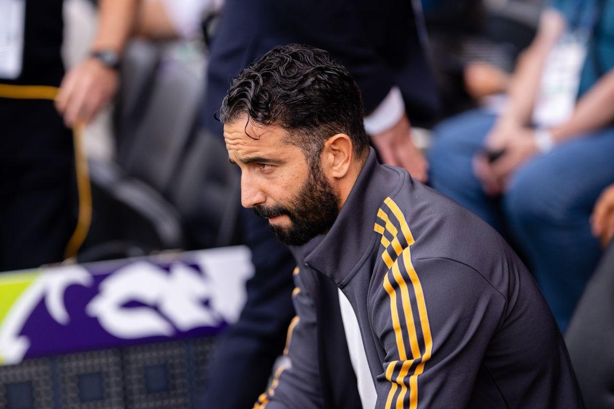 Casemiro đối diện với án phạt cấm thi đấu từ Premier League